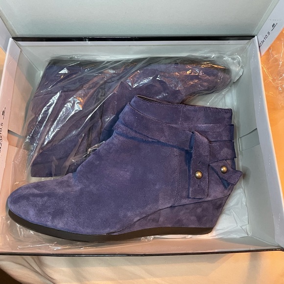 Nine West Shoes - 💙Nine West Suede Sz9 Ankle Booties💙